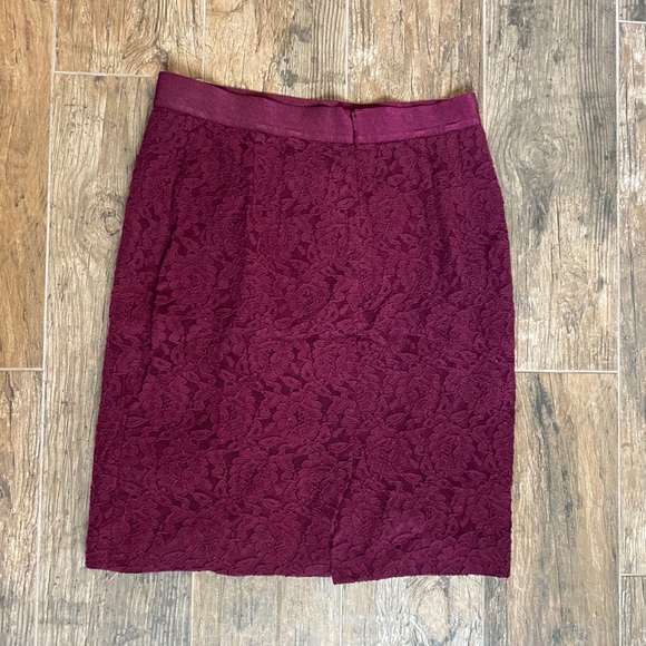 Ann Taylor Maroon petite pencil skirt! - Picture 3 of 3